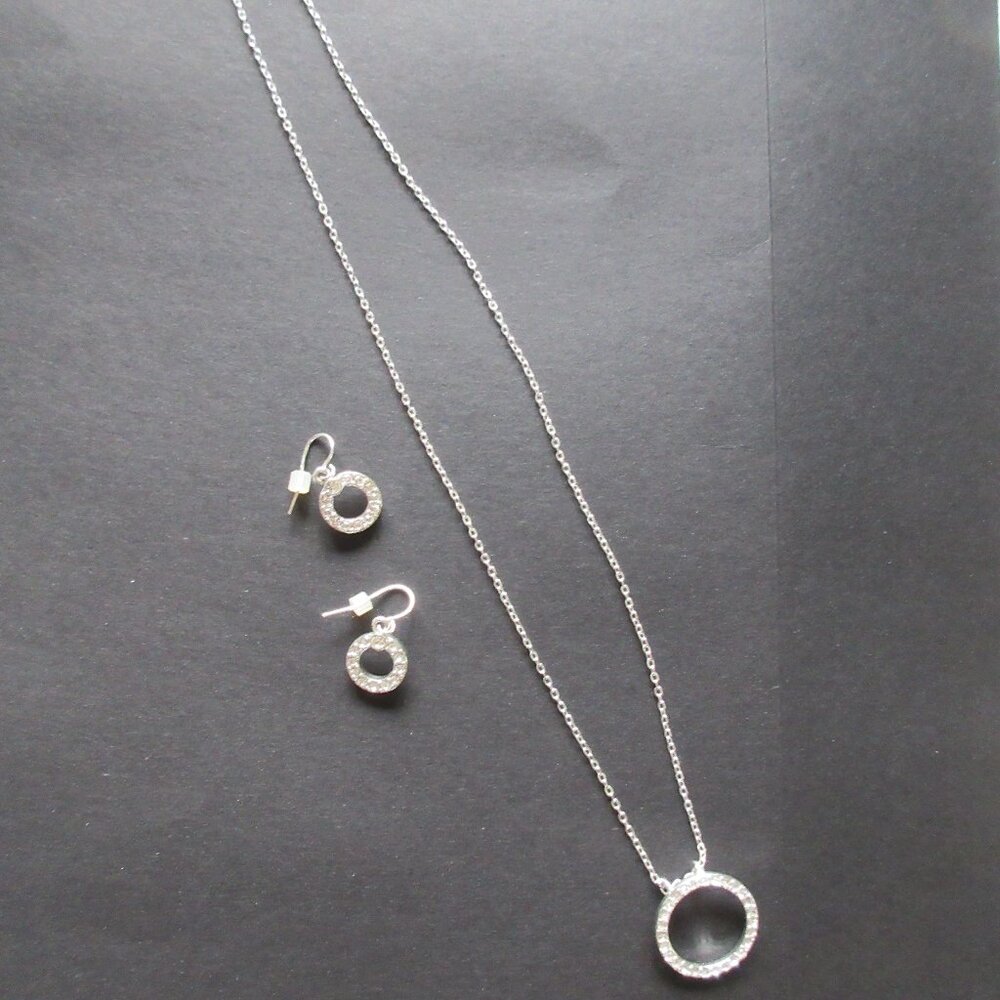 Necklace & Earrings by Premier Designs